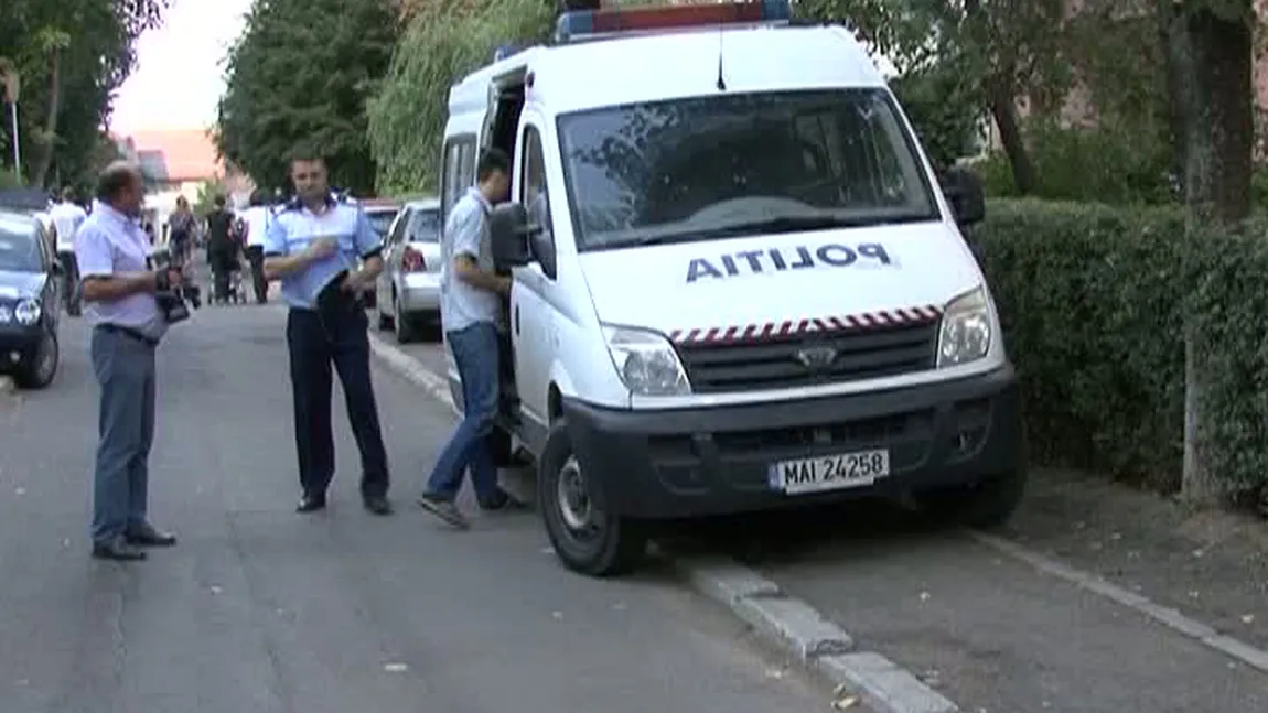 Momente de panică în Alba Iulia. Un bărbat a ameninţat că se aruncă pe o clădire înaltă