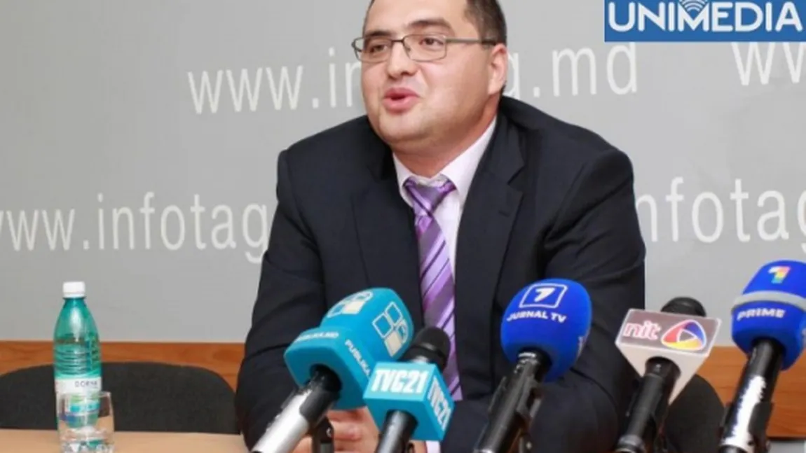 O nouă înregistrare cu liderul Partidului Patria din Moldova: Renato Usatii sare în apă rece doar în chiloţi
