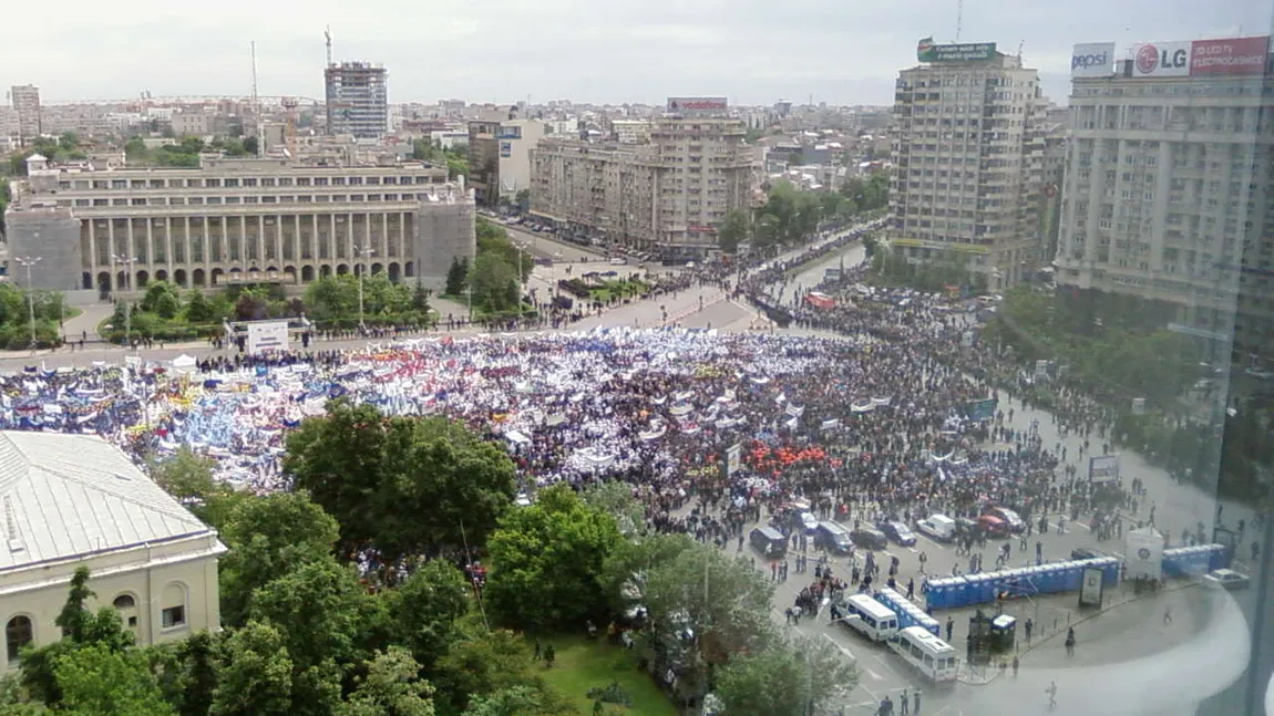 RESTRICŢII DE CIRCULAŢIE în Capitală. Peste 5.000 de sindicalişti pichetează Guvernul. Vezi RUTE OCOLITOARE