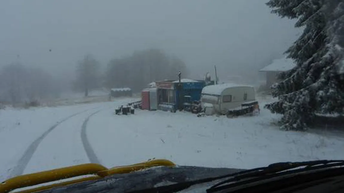 A venit iarna! Ninge ca-n basme în România. Vezi unde s-a depus deja un strat generos de zăpadă VIDEO