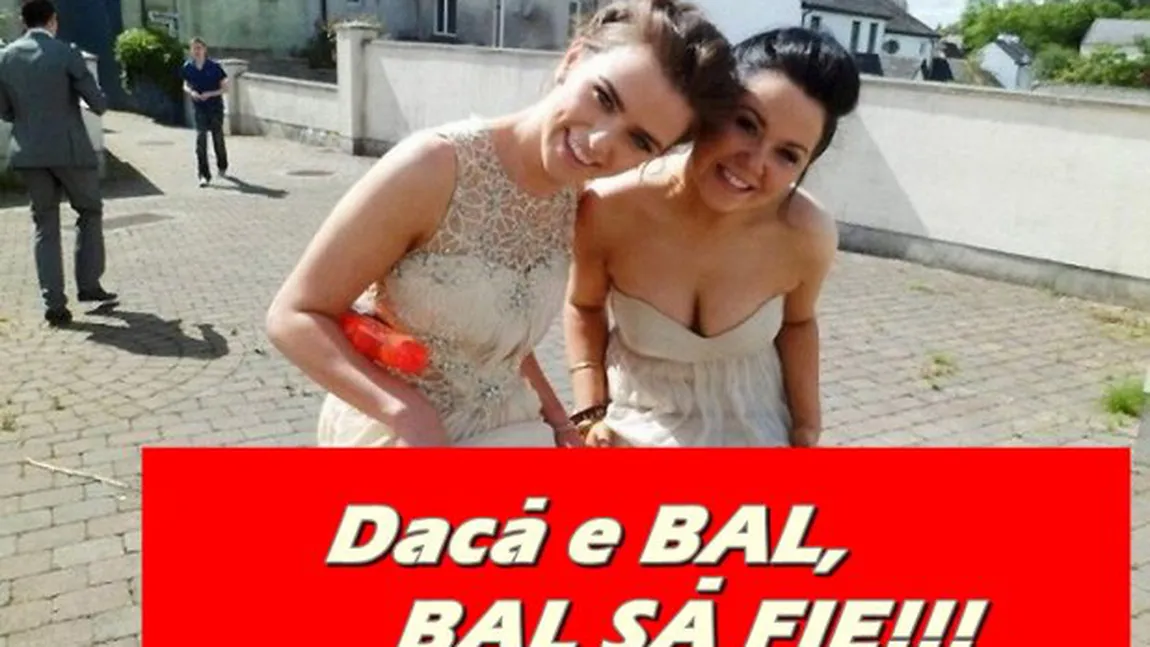 Profesorii au rămas mască: Elevele şi-au ridicat rochiţele la bal FOTO