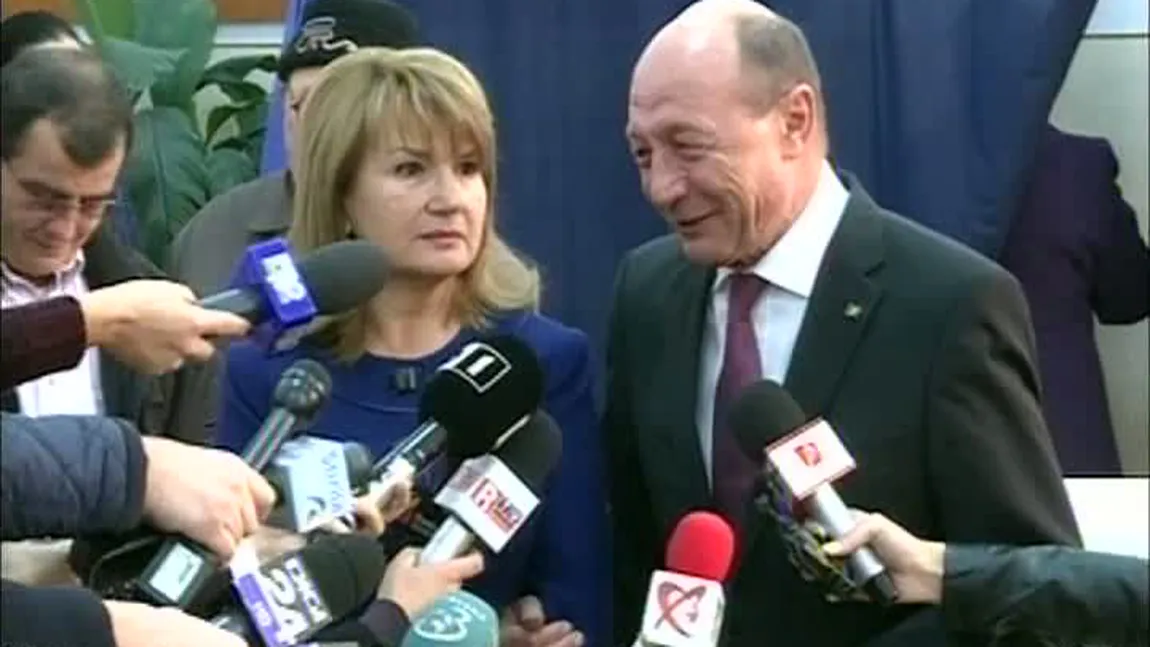 ALEGERI PREZIDENŢIALE 2014: Traian Băsescu, alături de Maria la vot: Niciunul dintre cei 14 nu seamănă cu mine