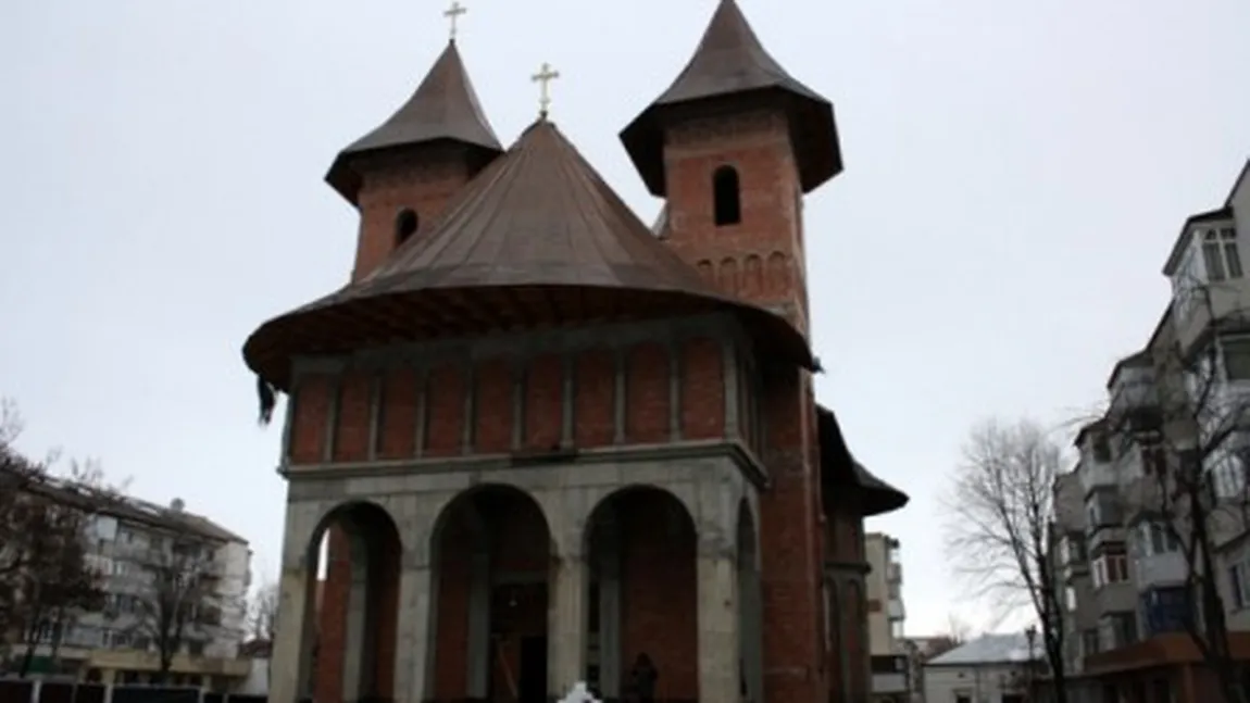 Biserica armenească din Botoşani, una dintre cele mai vechi din ţară, în pericol de prăbuşire
