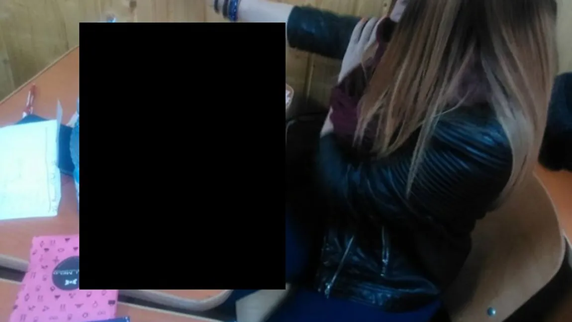 Imagini ULUITOARE într-un liceu. O elevă a scos o AVERE pe bancă în timpul orei FOTO