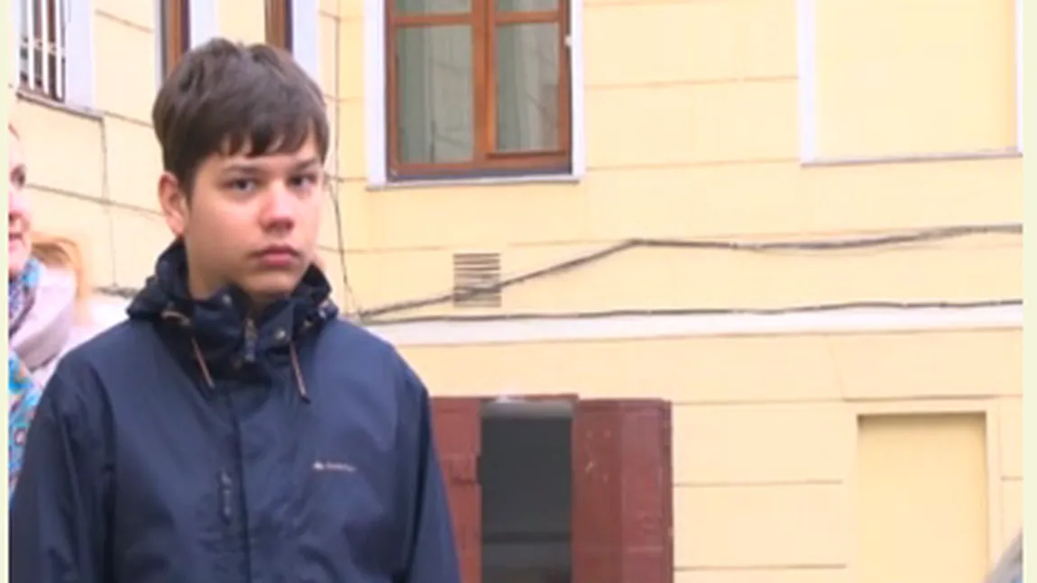 Un elev din Cluj merge cu LIMUZINA la şcoală după ce a câştigat un CONCURS DE CITIT VIDEO