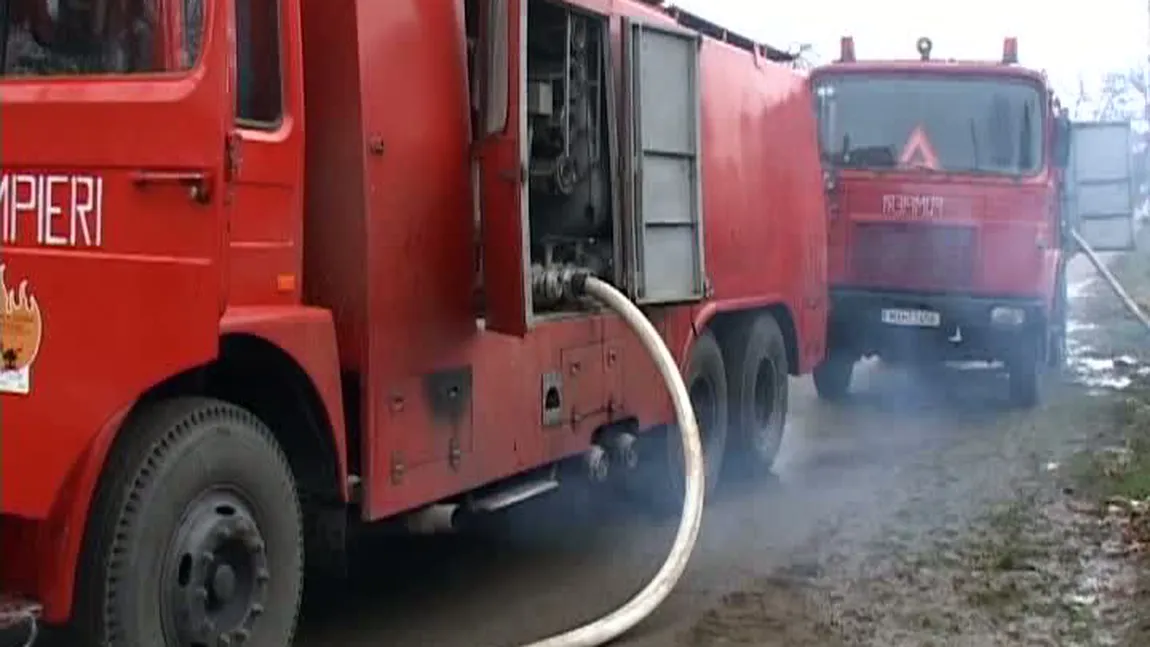 Ironia sorţii: Pompierii au venit cu apă îngheţată ca să stingă un incendiu VIDEO