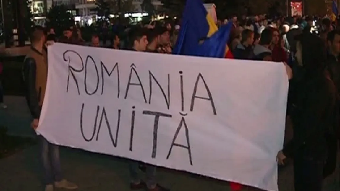 Aproximativ 30.000 de români participă la manifestaţii pro-Ponta în toată ţara