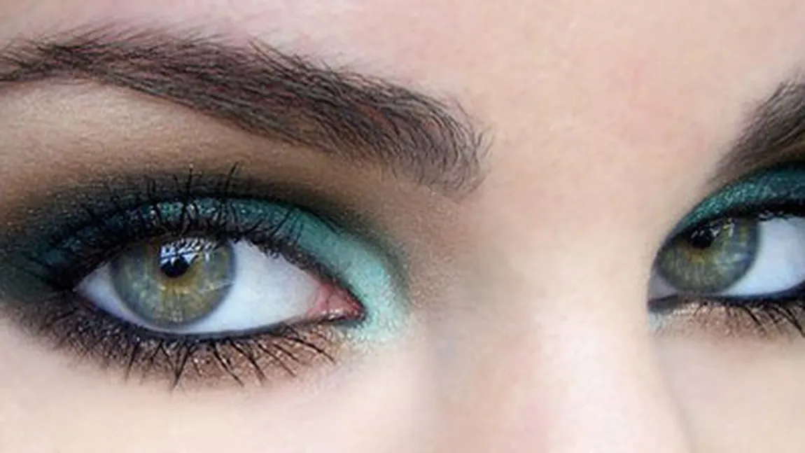 Cum se realizează machiajul smokey eyes VIDEO