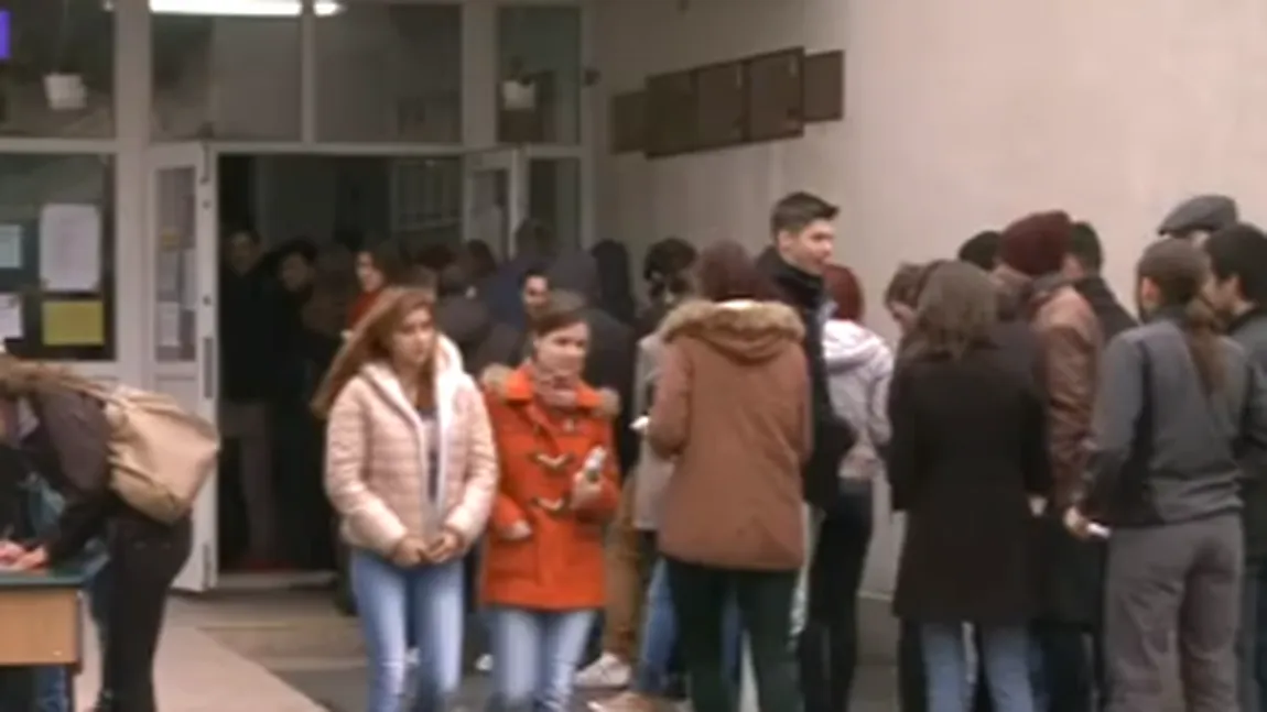 ALEGERI PREZIDENTIALE 2014. Studenţii au făcut COZI în campusurile universitare pentru a vota