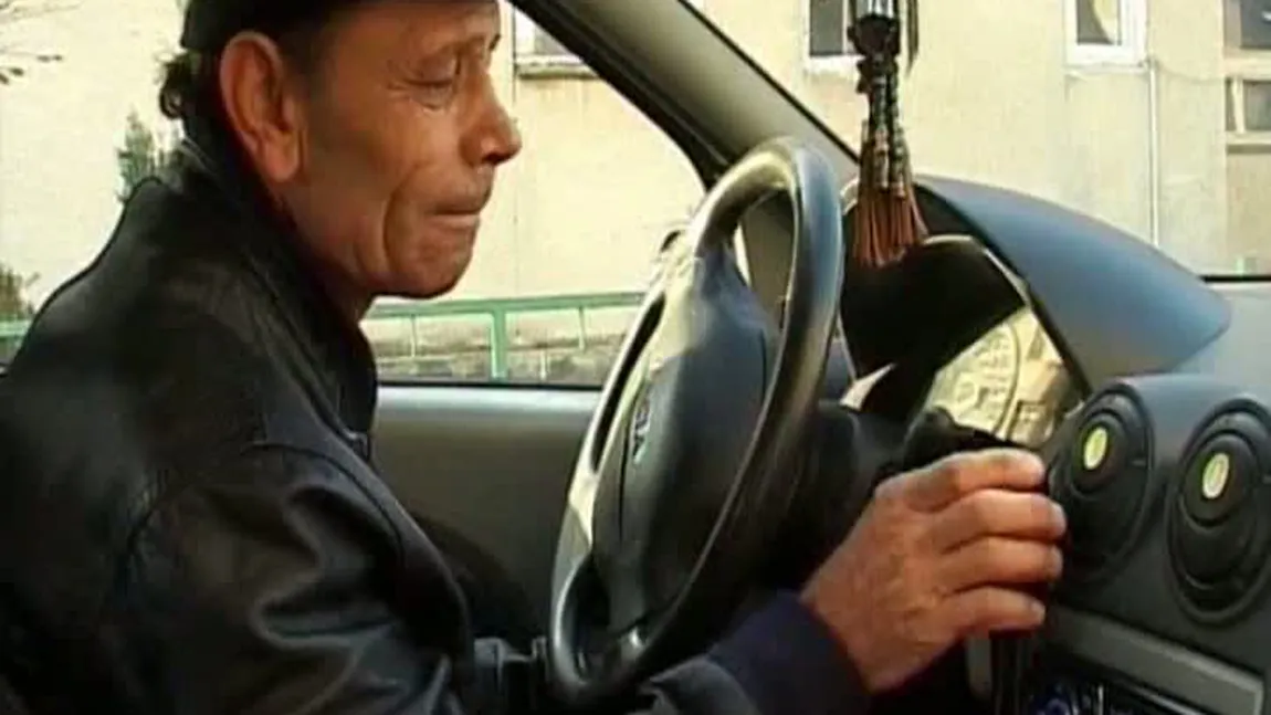 Pedeapsă inedită dată de poliţişti unui taximetrist din Iaşi care a încălcat regulile de circulaţie VIDEO