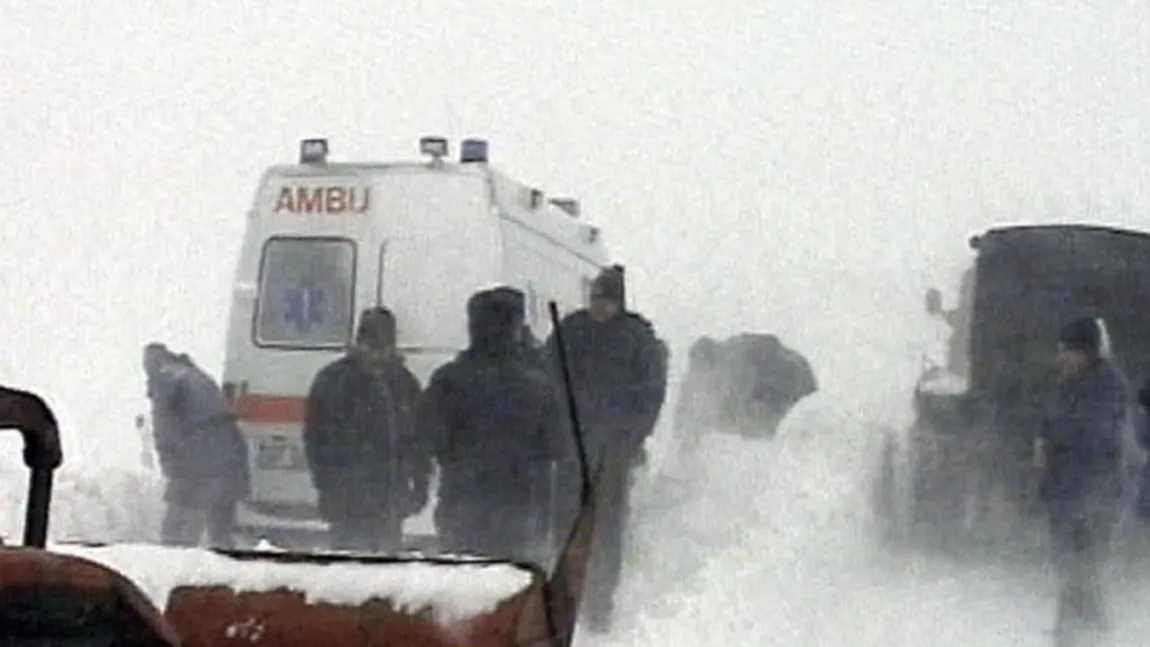 VICTIMELE ZĂPEZII: Două femei, între care una însărcinată, au MURIT în ambulanţe înzăpezite