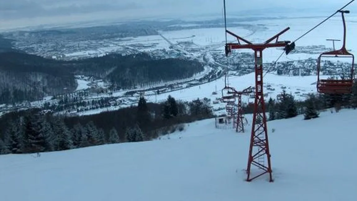 INCIDENT la munte pe un ger cumplit. Mai mulţi turişti au rămas BLOCAŢI în telescaun
