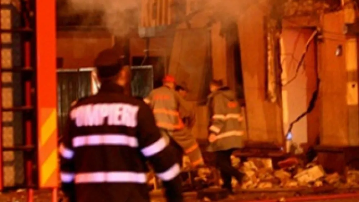 EXPLOZIE într-un bloc din Mureş. O femeie şi un copil au fost răniţi VIDEO