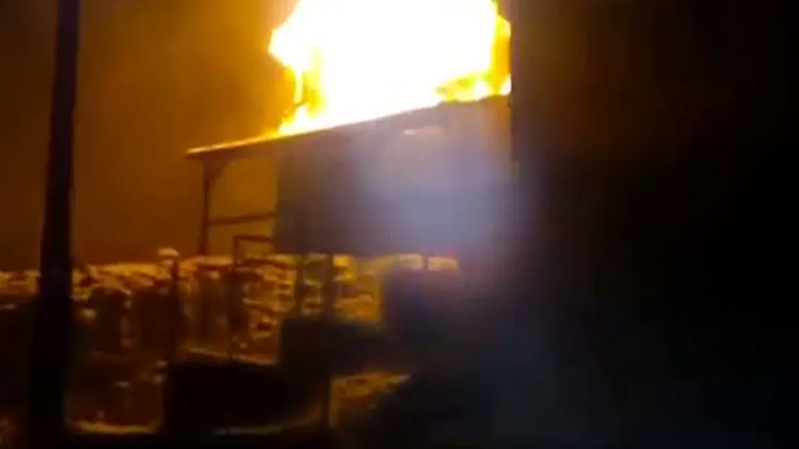 Clipe de groază, în minivacanţa de Revelion. Casa de vacanţă în care se aflau 10 oameni a luat foc VIDEO