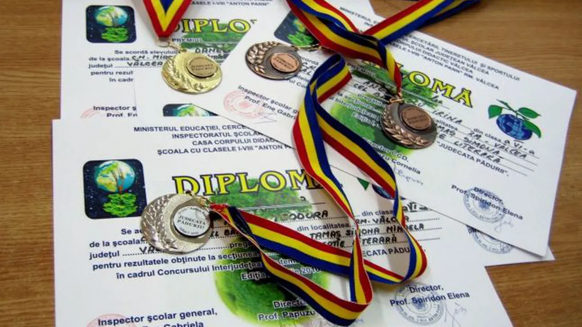 Elevii români olimpici, premiaţi de Ministerul Educaţiei pentru anul şcolar 2013-2014
