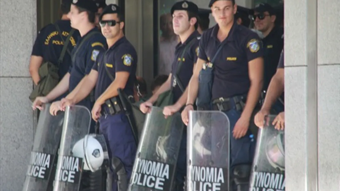 Violenţe la Atena în timpul unei manifestaţii în memoria victimei unui poliţist