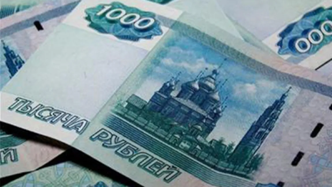 Rubla rusească se PRĂBUŞEŞTE. A atins cel mai scăzut nivel de la criza financiară din 1998