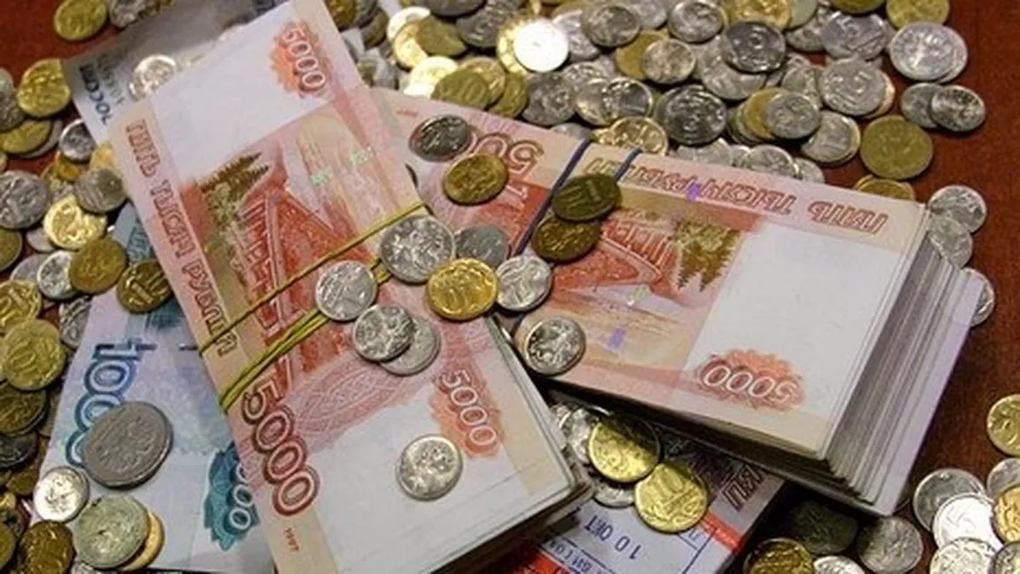 Rubla se prăbuşeşte ca un SAC de CARTOFI. Ce scrie presa străină despre căderea liberă a monedei ruse