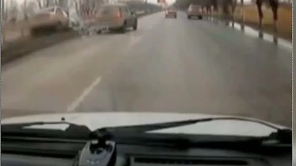 Gelozie dusă la extrem: Ce a făcut pe şosea o tânără orbită de furie VIDEO
