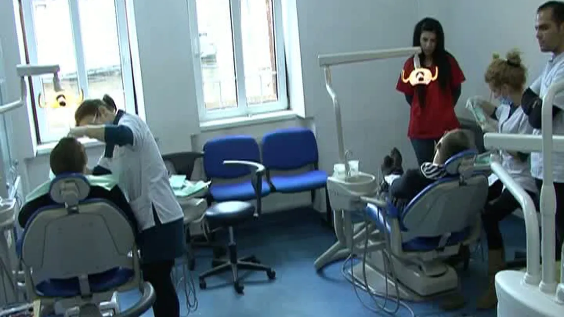 Statistică şocantă de la Societatea de Stomatologie Estetică: Unul din cinci români a rămas fără toţi dinţii