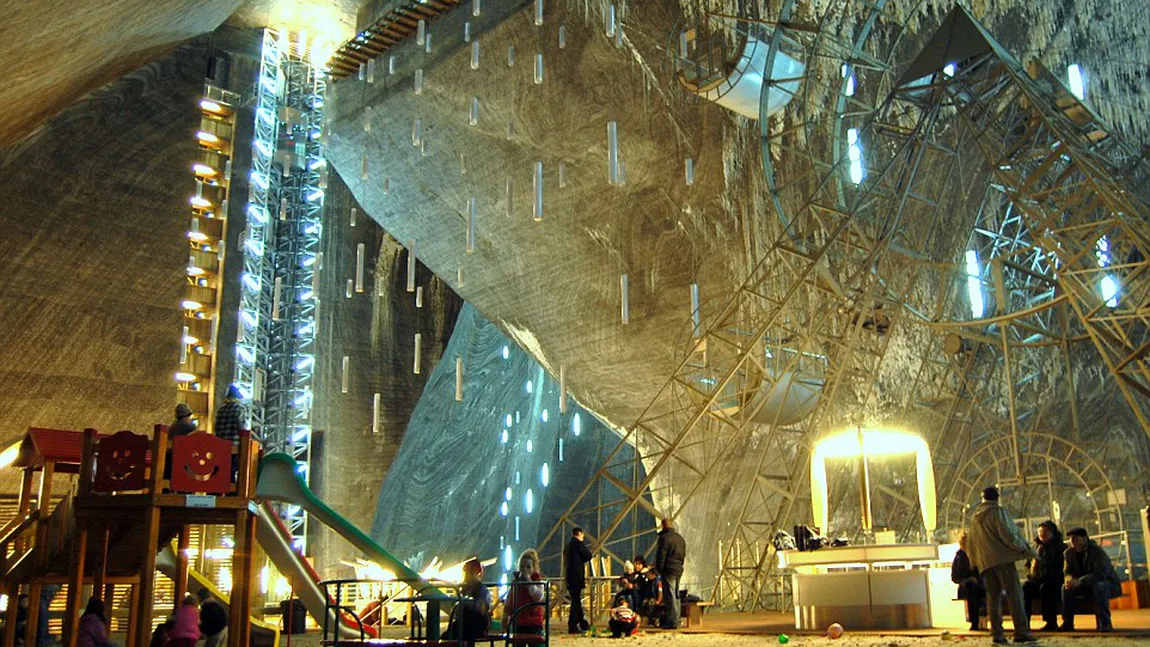 Salina Turda din Cluj, prezentată într-un articol din presa străină. Jurnaliştii uimiţi de ce au găsit la noi