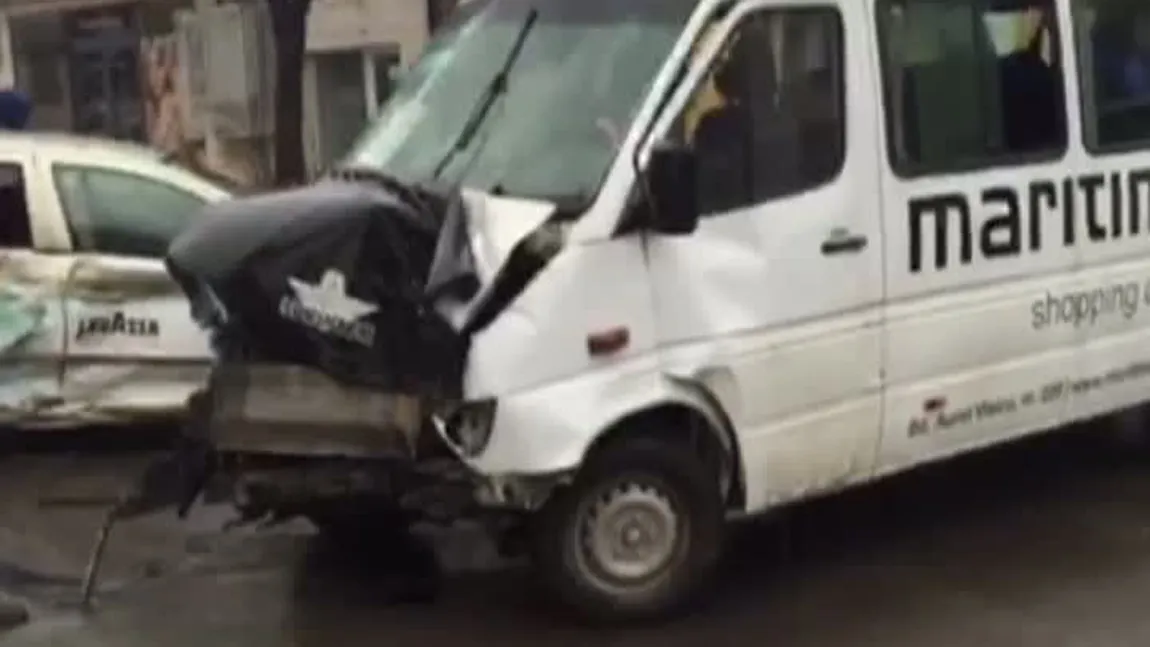 ACCIDENT GRAV în Constanţa: 21 VICTIME, după ce un microbuz a fost lovit de un autoturism VIDEO