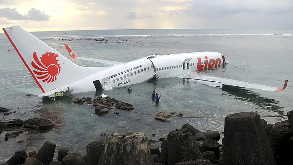 ANCHETĂ privind prăbuşirea avionului AirAsia: Nu există indicii ale unei acţiuni teroriste