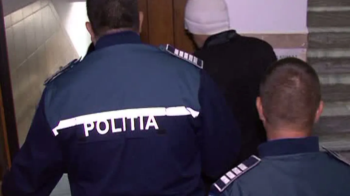 Scene terifiante în arestul poliţiei. Un bărbat şi-a tăiat limba şi şi-a cusut gura