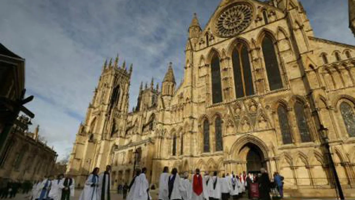 Biserica Anglicană a învestit luni prima femeie episcop din rândurile sale