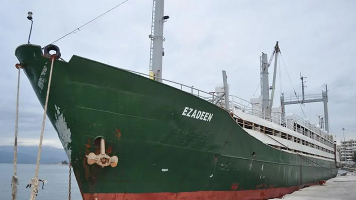 Cargobot cu 450 de imigranţi la bord, salvat de marina italiană