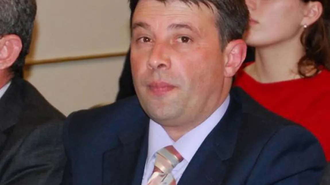 Directorul comercial Apavil Vâlcea, arestat după ce a fost prins primind MITĂ