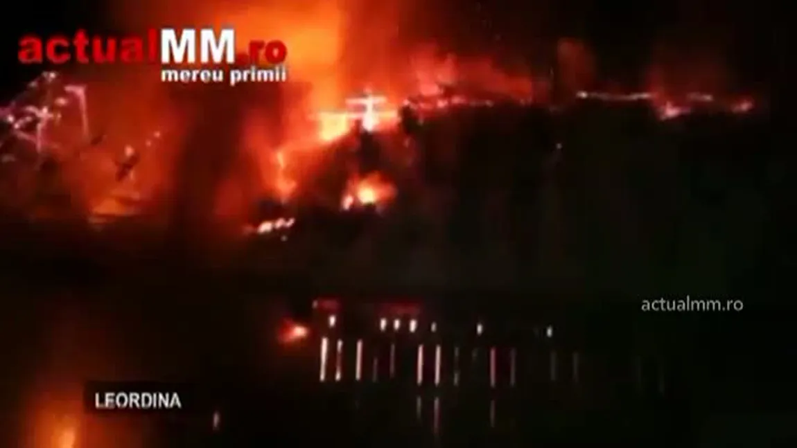 Incendiu în Maramureş. Un hambar a fost mistuit de flăcări VIDEO