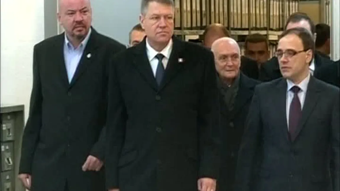 KLAUS IOHANNIS, în vizită la Arhivele Securităţii: Avem de-a face şi aici cu o problemă de fonduri VIDEO