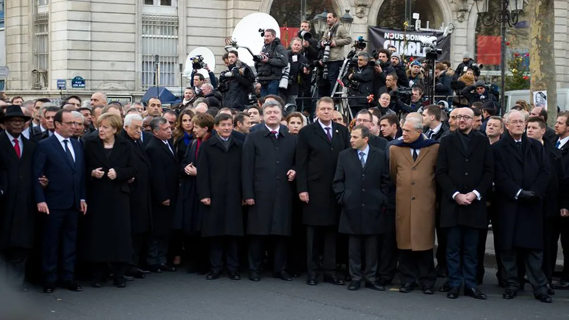 Klaus Iohannis, pe Facebook: Am dat mâna cu preşedinţi, dar mi-au strâns mâna şi necunoscuţi din mulţime