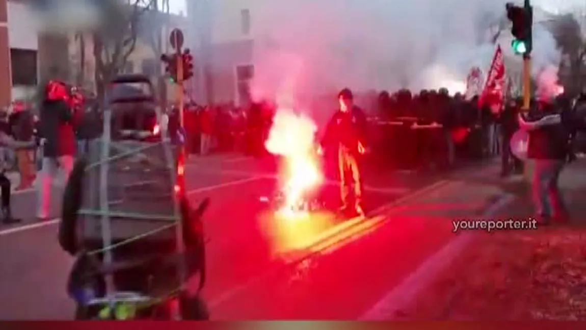 Lupte de stradă în Italia. Manifestanţi antifascişti, atacaţi de extrema dreaptă VIDEO
