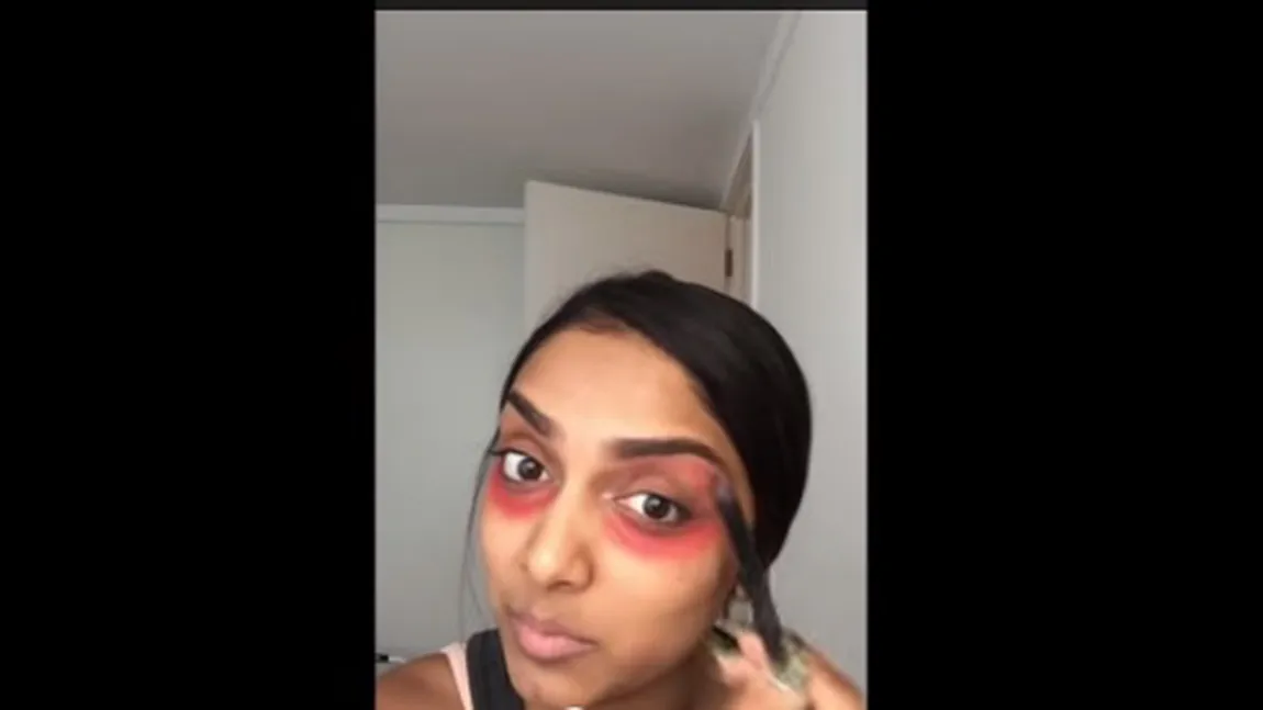 Cel mai bun truc de machiaj: Aplică ruj roşu pe cearcăne VIDEO