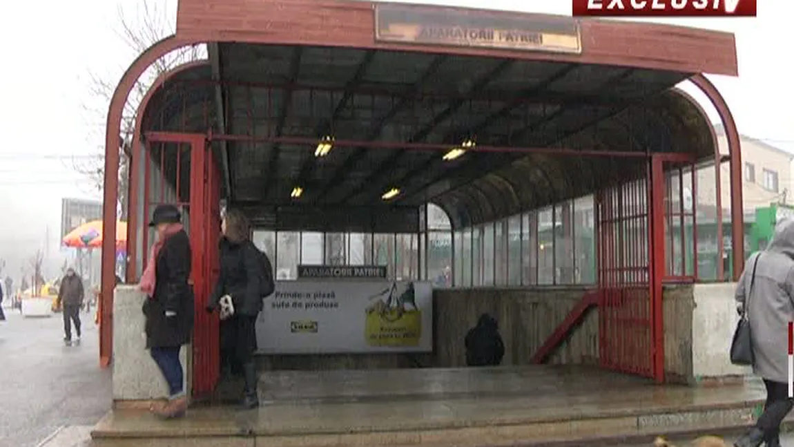 Caz ULUITOR într-un sector din Capitală. Samsarii, proprietari peste o gură de metrou VIDEO