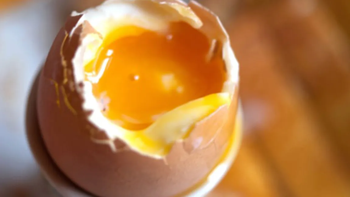 Metoda INFAILIBILĂ de a fierbe un ou. Cum să pregăteşti oul fier PERFECT de fiecare dată FOTO