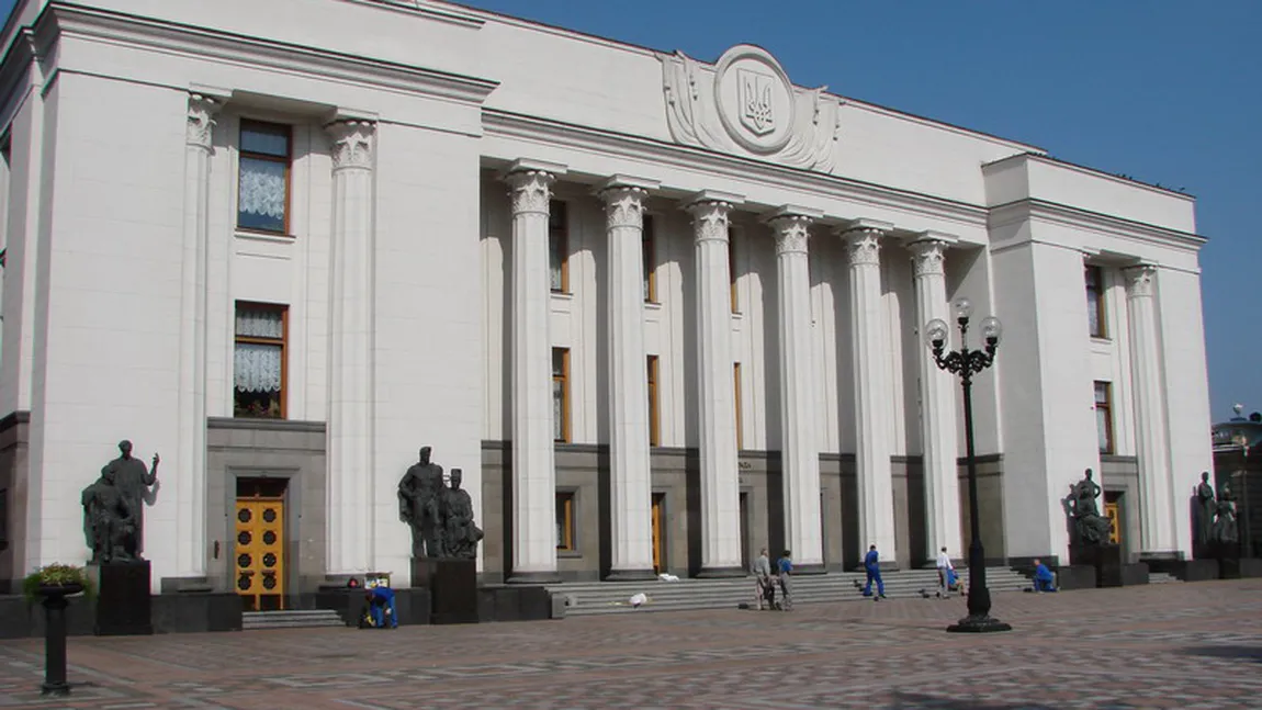 Parlamentul ucrainean ar putea declara marţi Rusia drept 
