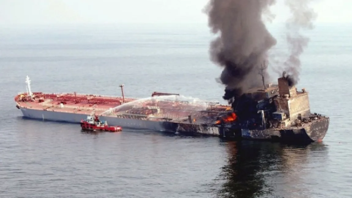 Petrolierul bombardat a ajuns în Grecia. Românul mort va fi repatriat vineri