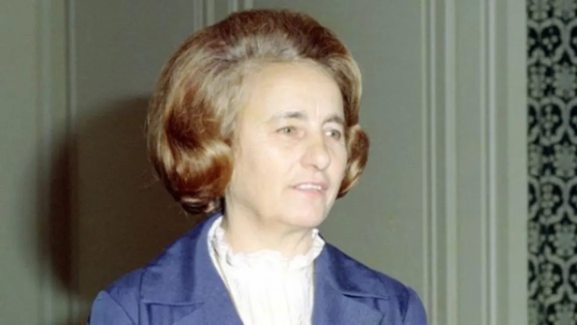 Ce s-a întamplat când i-a fost interzisă Elenei Ceausescu intrarea în altar FOTO