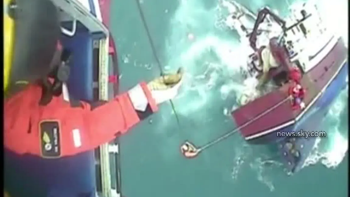 Salvare DRAMATICĂ pe MARE. Imaginile au fost filmate de Paza de Coastă VIDEO