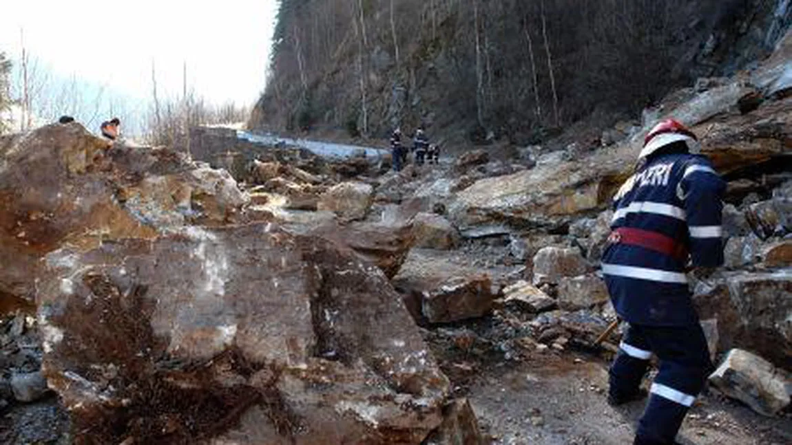 Circulaţie restricţionată în Clisura Dunării din cauza căderilor de stânci