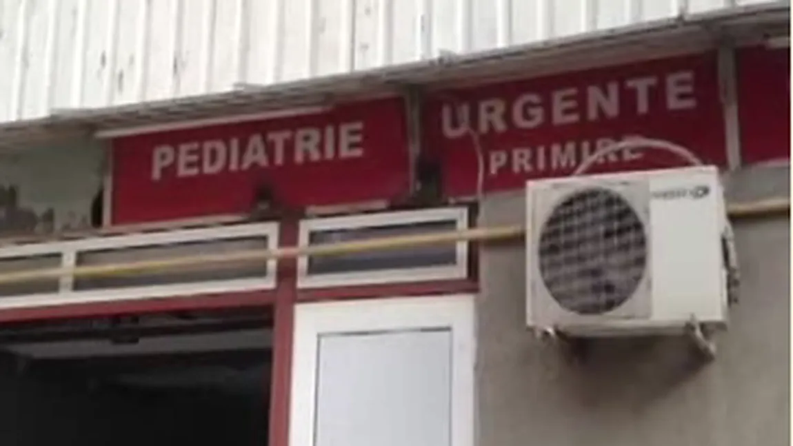 Elev din Curtea de Argeş, bătut măr în faţa şcolii VIDEO