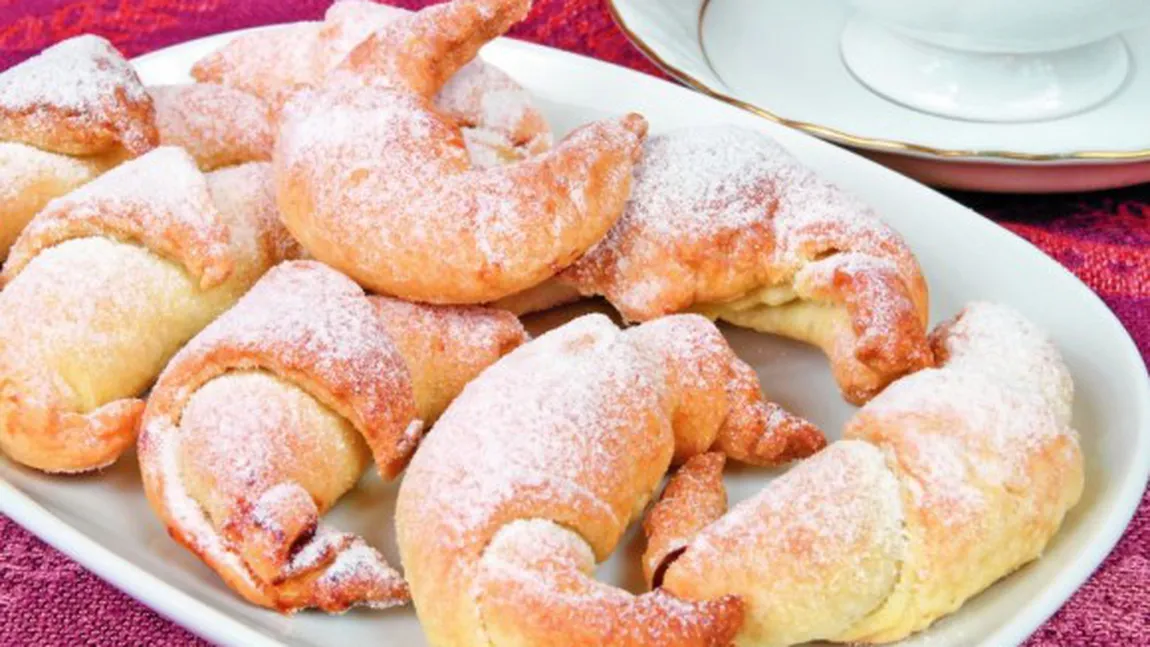 REŢETA ZILEI: Cornuleţe cu gem sau rahat
