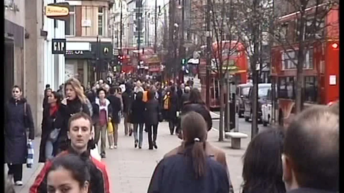 Documentarul THE ROMANIANS ARE COMING scoate românii în stradă, la Londra