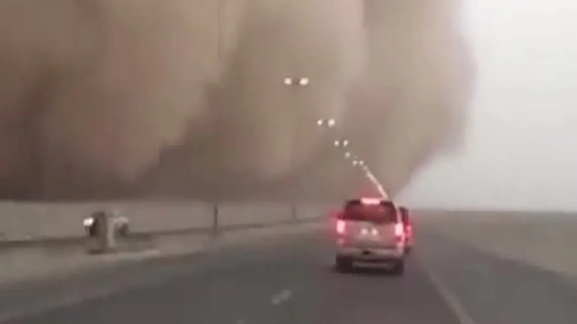 Imagini spectaculoase în Dubai. Oraşul a fost înghiţit de o furtună de nisip VIDEO