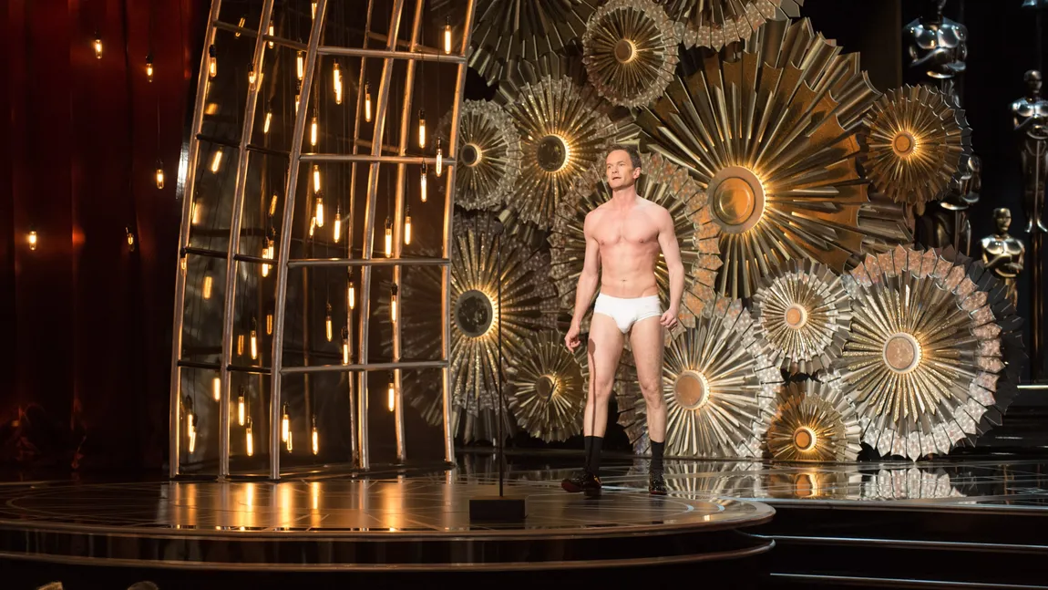 Gazda Premiilor Oscar, Neil Patrick Harris, a apărut pe scenă în chiloţi FOTO