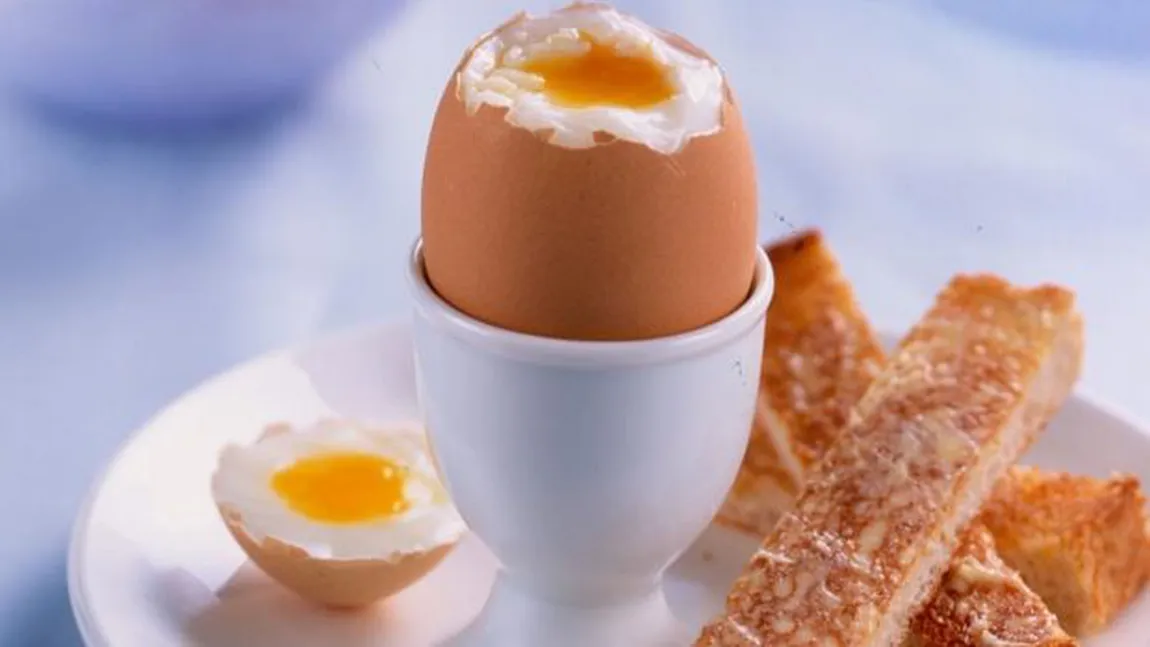 Cum să decojeşti un ou în câteva secunde. VIDEO