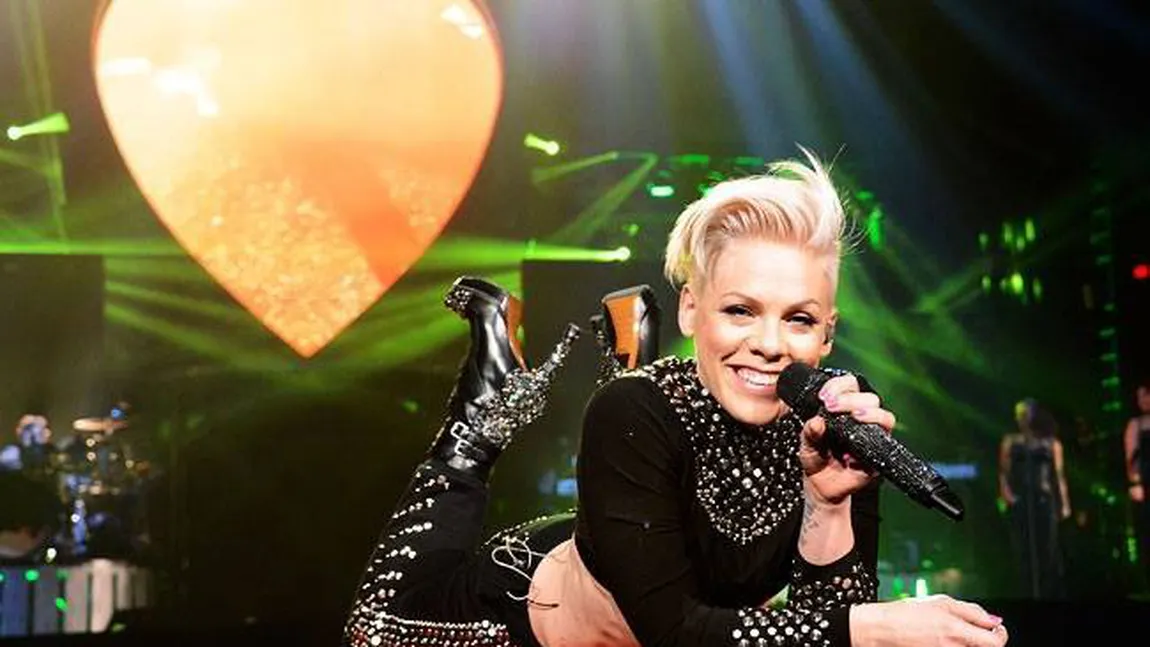 Bărbaţii, în DELIR. P!NK a pozat GOALĂ, iar scopul este cât se poate de NOBIL - FOTO